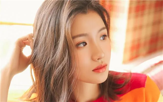 解读女生愿意被牵手的7个暗示：藏在细节里的情感密码