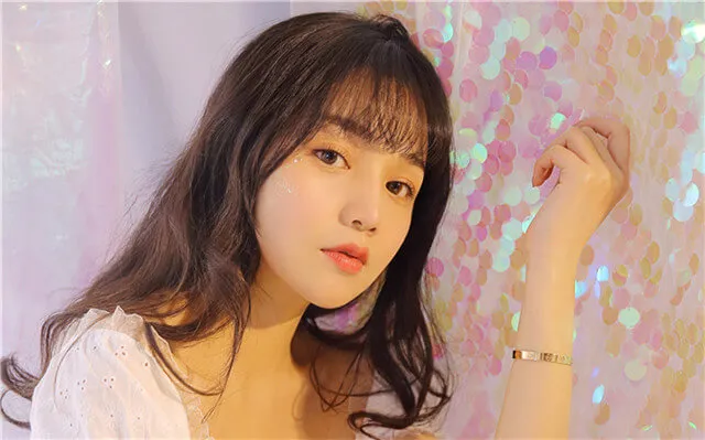 高情商聊天技巧：轻松赢得女生好感的秘诀