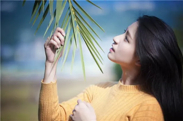 解读女生愿意被牵手的7个暗示：藏在细节里的情感密码