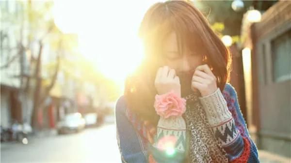 女生胃疼时的暖心安慰指南：情感大师教你巧妙应对