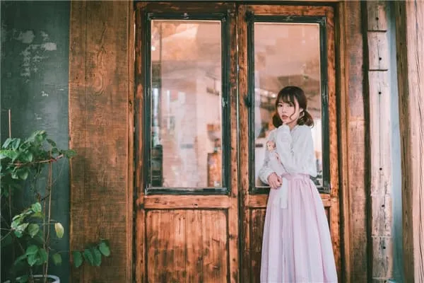 女生胃疼时的暖心安慰指南：情感大师教你巧妙应对