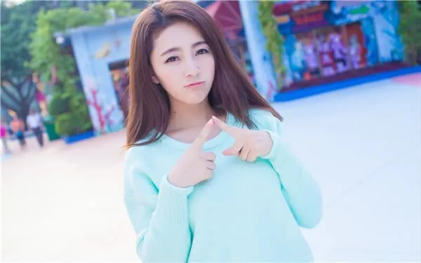 女生胃疼时的暖心安慰指南：情感大师教你巧妙应对