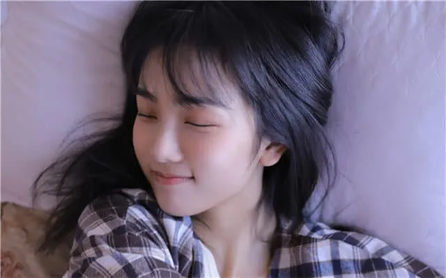 高情商回应女生说‘你不关心我’：化解尴尬，升温感情的秘籍