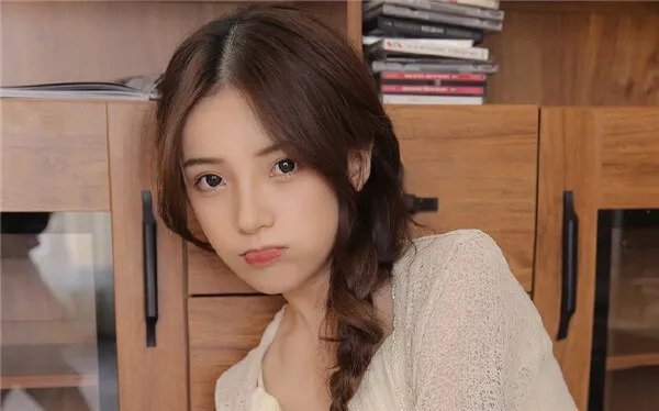 高情商聊天技巧：轻松赢得女生好感的秘诀