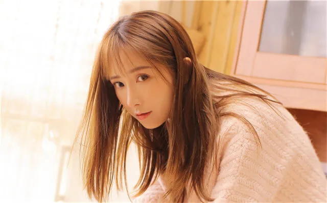 解读女生愿意被牵手的7个暗示：藏在细节里的情感密码