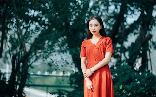 解读女生愿意被牵手的7个暗示：藏在细节里的情感密码