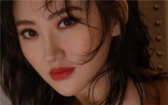 揭秘天秤座动心的细节：如何捕捉他们的爱情信号