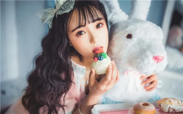 解读女生愿意被牵手的7个暗示：藏在细节里的情感密码