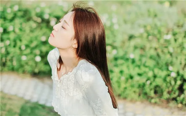 数字时代的沟通困境：女生不主动发消息，真的代表没兴趣吗？