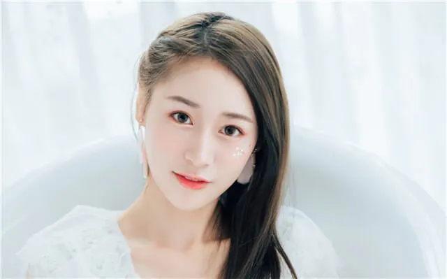 网上相亲聊天秘籍：新潮有趣不尴尬的初次对话指南