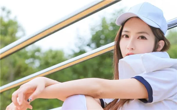 分手后为何不宜主动联系前任？解析原因与正确应对策略