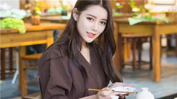 数字时代的沟通困境：女生不主动发消息，真的代表没兴趣吗？