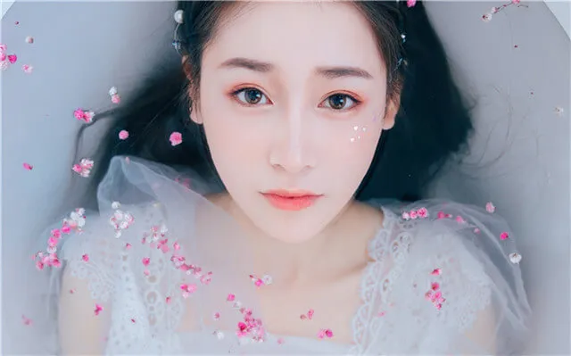 微信搭讪女生：开场白高手秘籍，轻松打开话匣子！