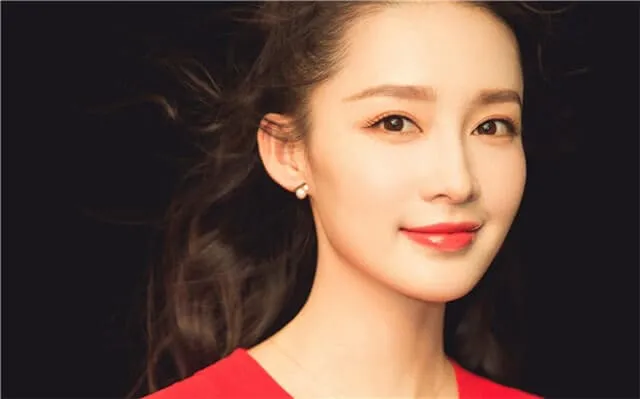 揭秘天秤座动心的细节：如何捕捉他们的爱情信号